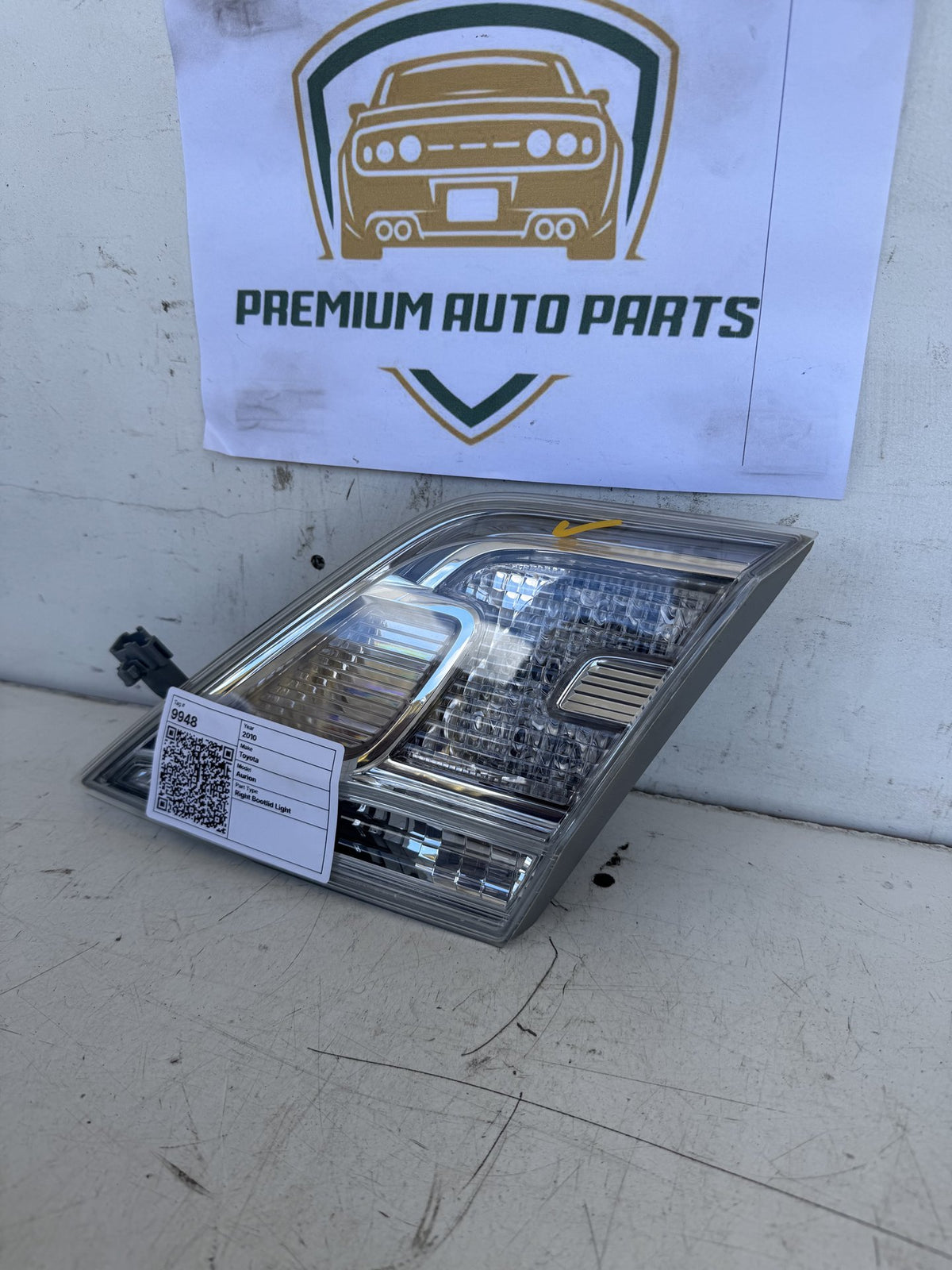 2010 Toyota Aurion GSV40R Sedan Right Bootlid Light