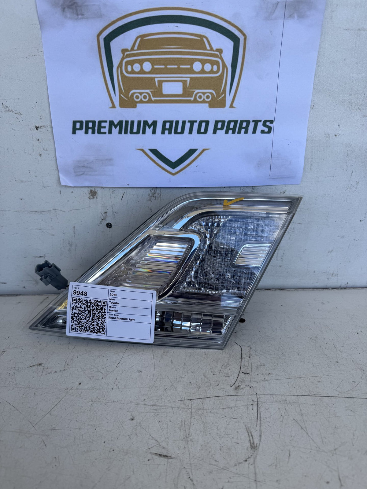 2010 Toyota Aurion GSV40R Sedan Right Bootlid Light