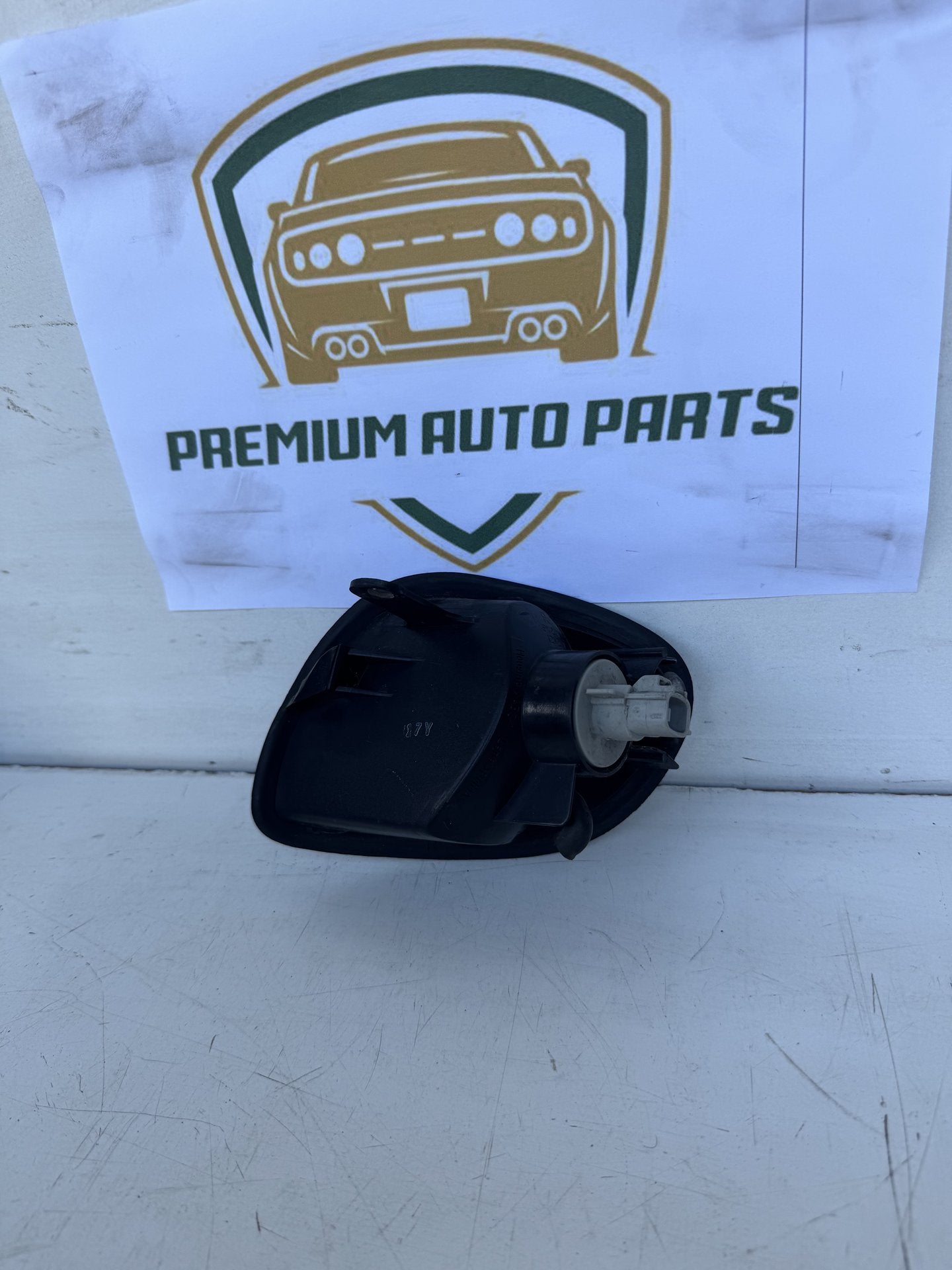 2000  E110 Right Indicator