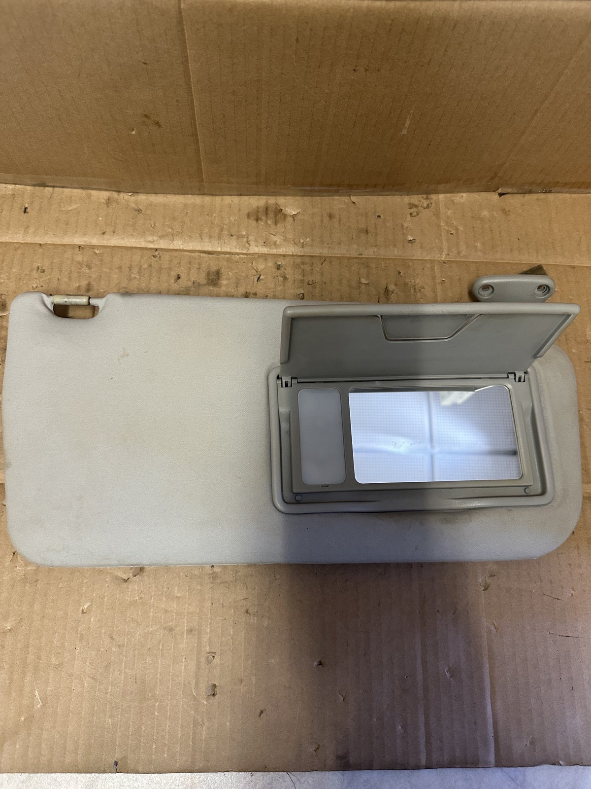 2012 Mitsubishi Pajero IV NW - Right Sun Visor