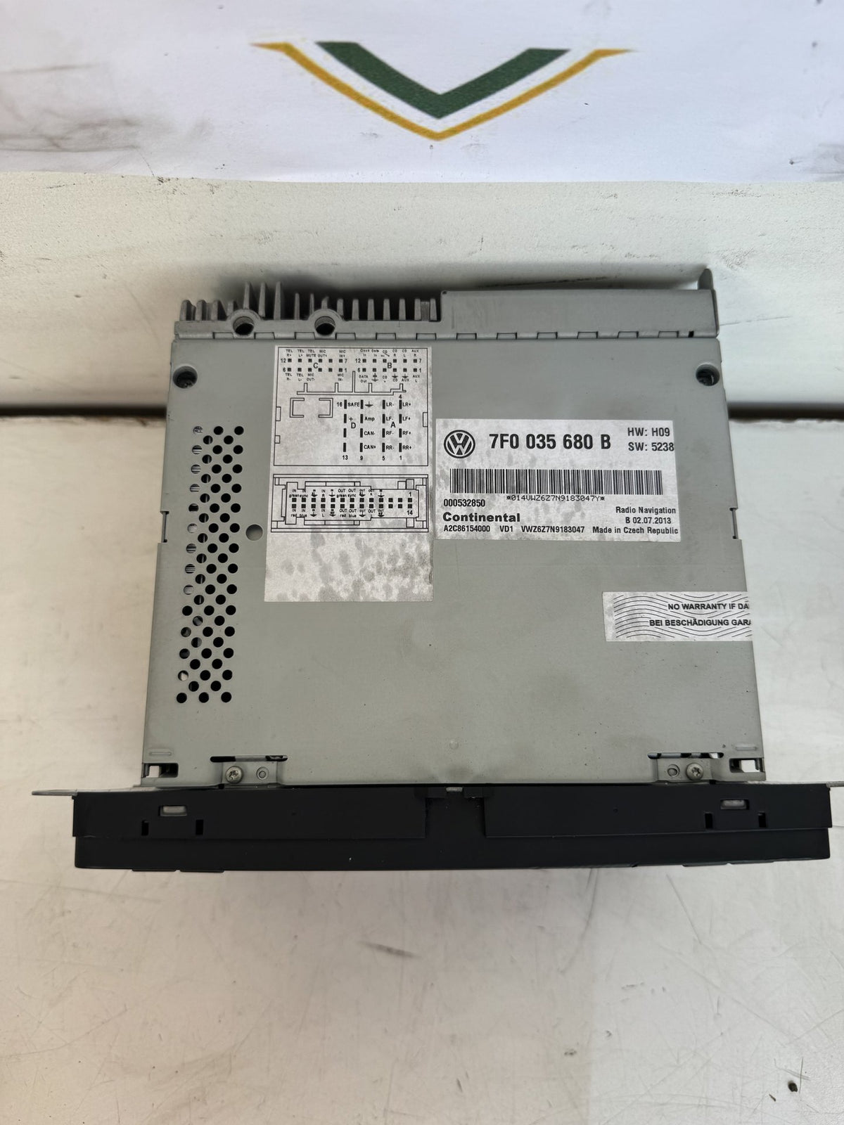 2013 Volkswagen Caravelle Station Wagon Stereo Head Unit 7F0 035 680 B