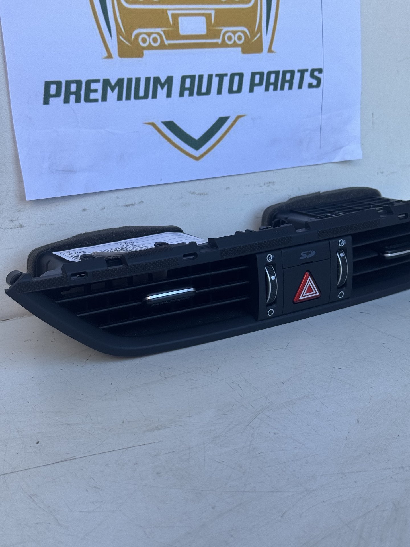 2020   Dash Air Vent Centre