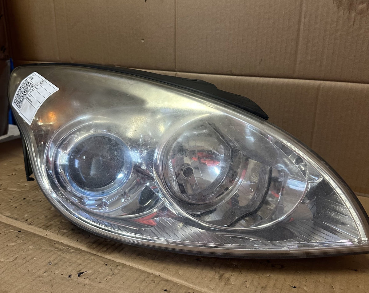 2009 Hyundai i30 SLX - Right Headlight