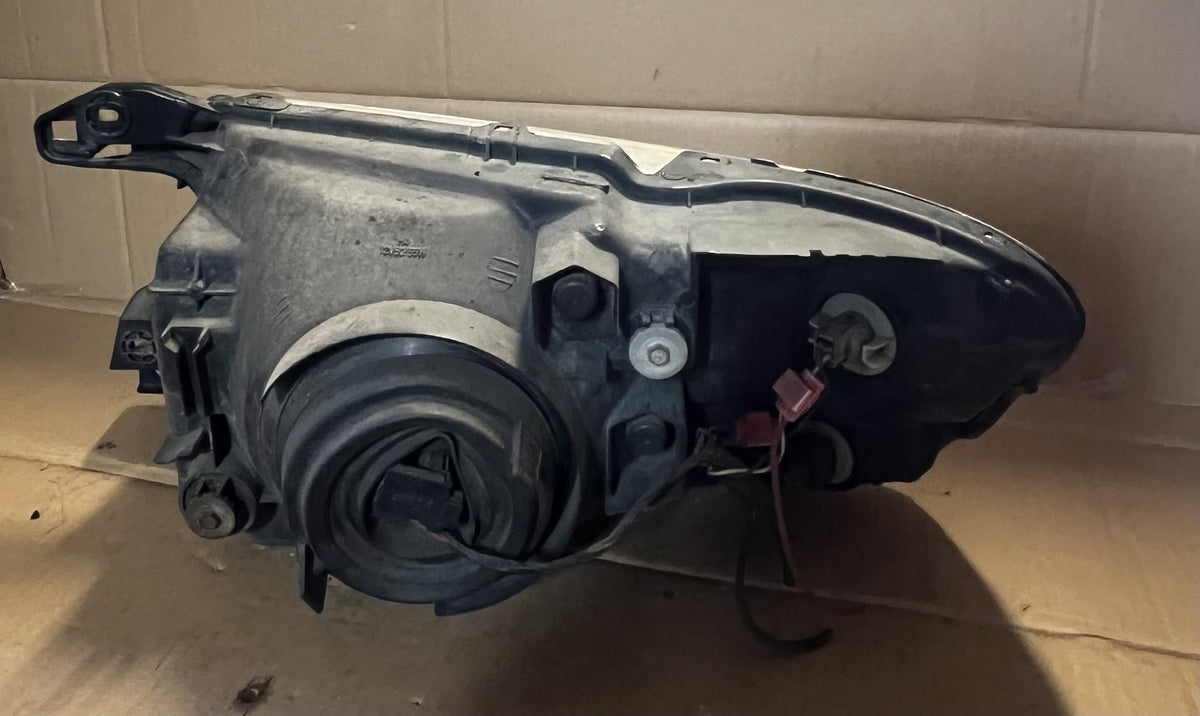 2003-2006 Mitsubishi Pajero III NP Exceed V77W - Right Headlight