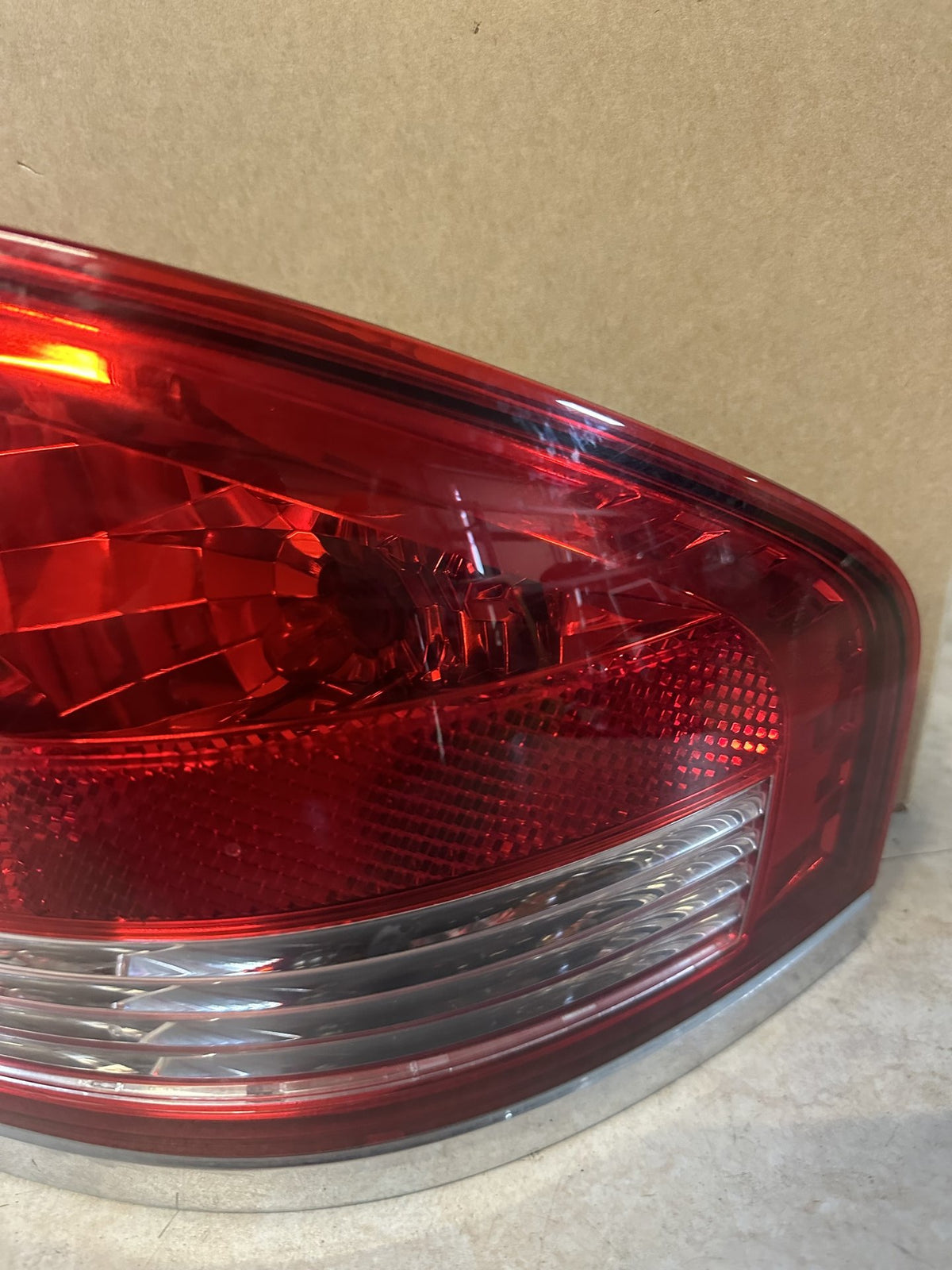 2006 Ford Falcon Right Taillight 2913405