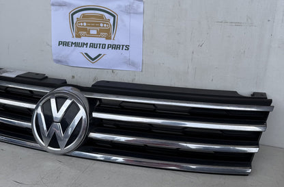 2015 Volkswagen Touareg MK2 - 7P Station Wagon Grille