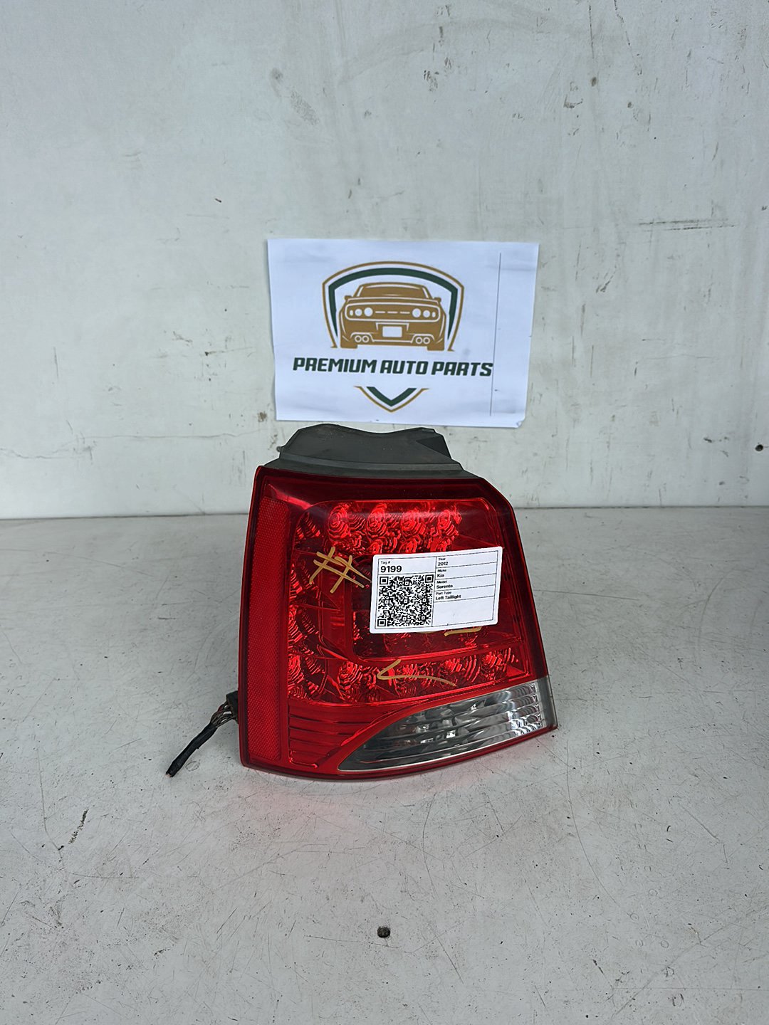 2012 Kia Sorento Station Wagon Left Taillight