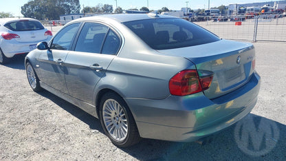 2005 BMW 320i xDrive  Sedan 
BMW
320i xDrive