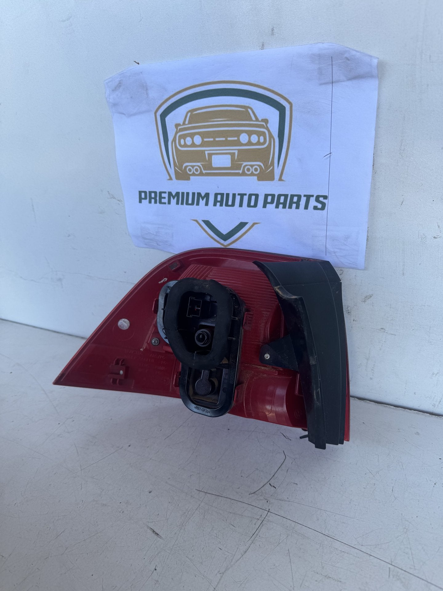 2016 Volkswagen Touareg Station Wagon Right Taillight