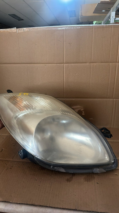 2011 Toyota Yaris Right Headlight 52-184