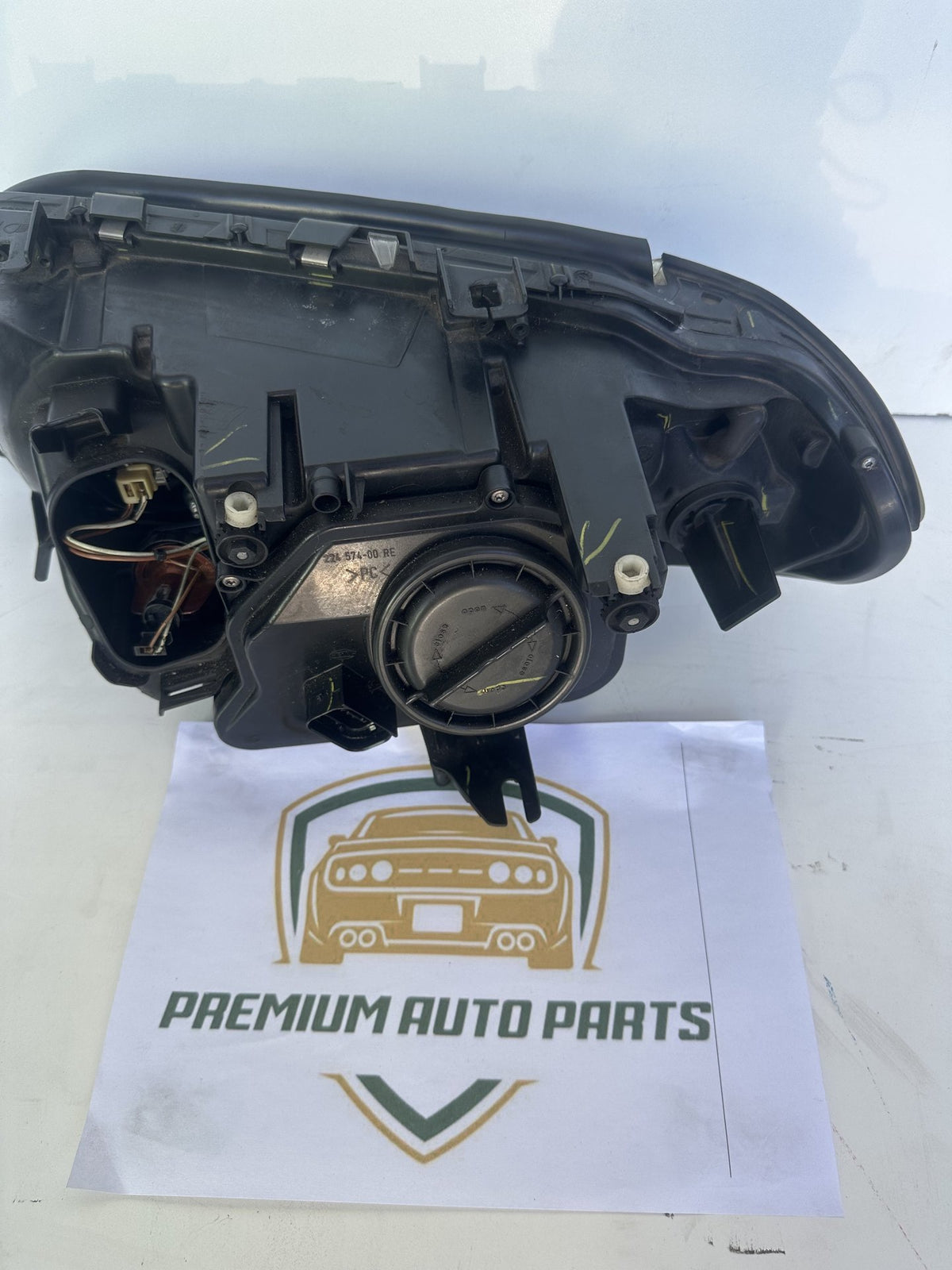 2003-2006 BMW X5 E53 SUV Right Headlight 22458400