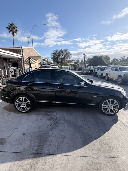 2011 Mercedes-Benz C220  Sedan 
Mercedes-Benz
C220
