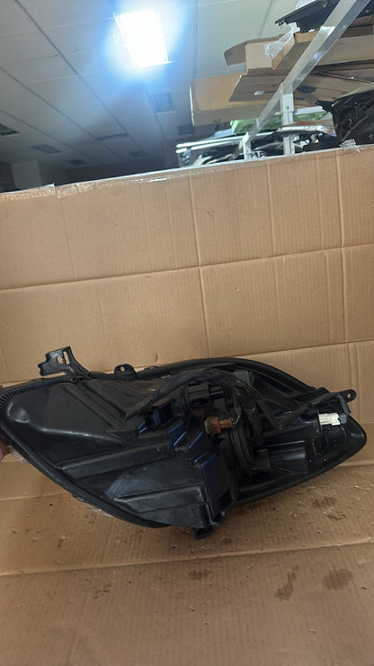 2011 Toyota Yaris Right Headlight 52-184