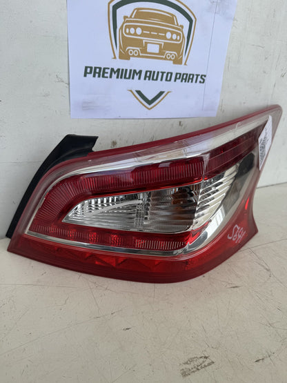2014 Nissan Altima Right Taillight