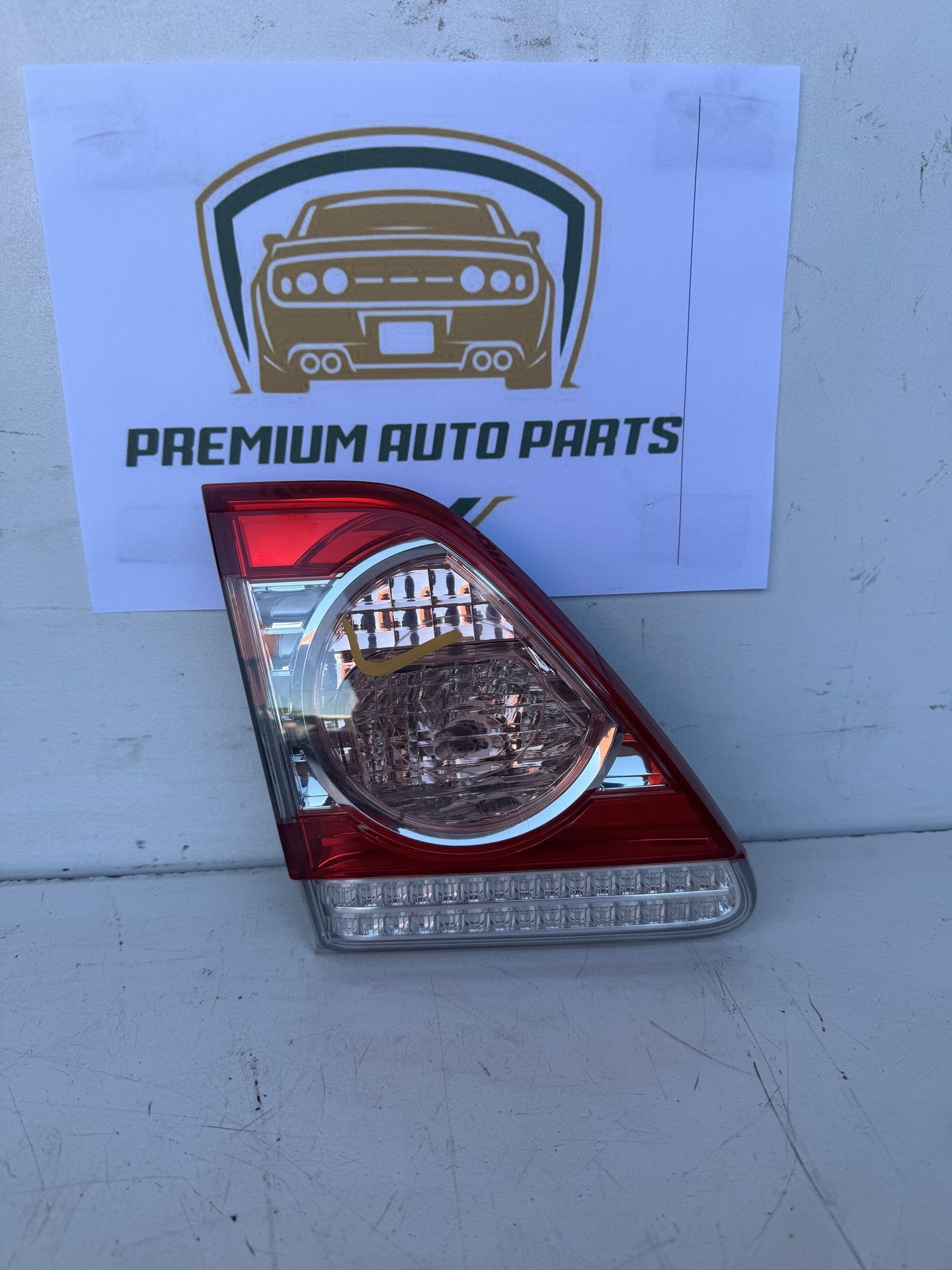 2010  E150 Left Bootlid Light