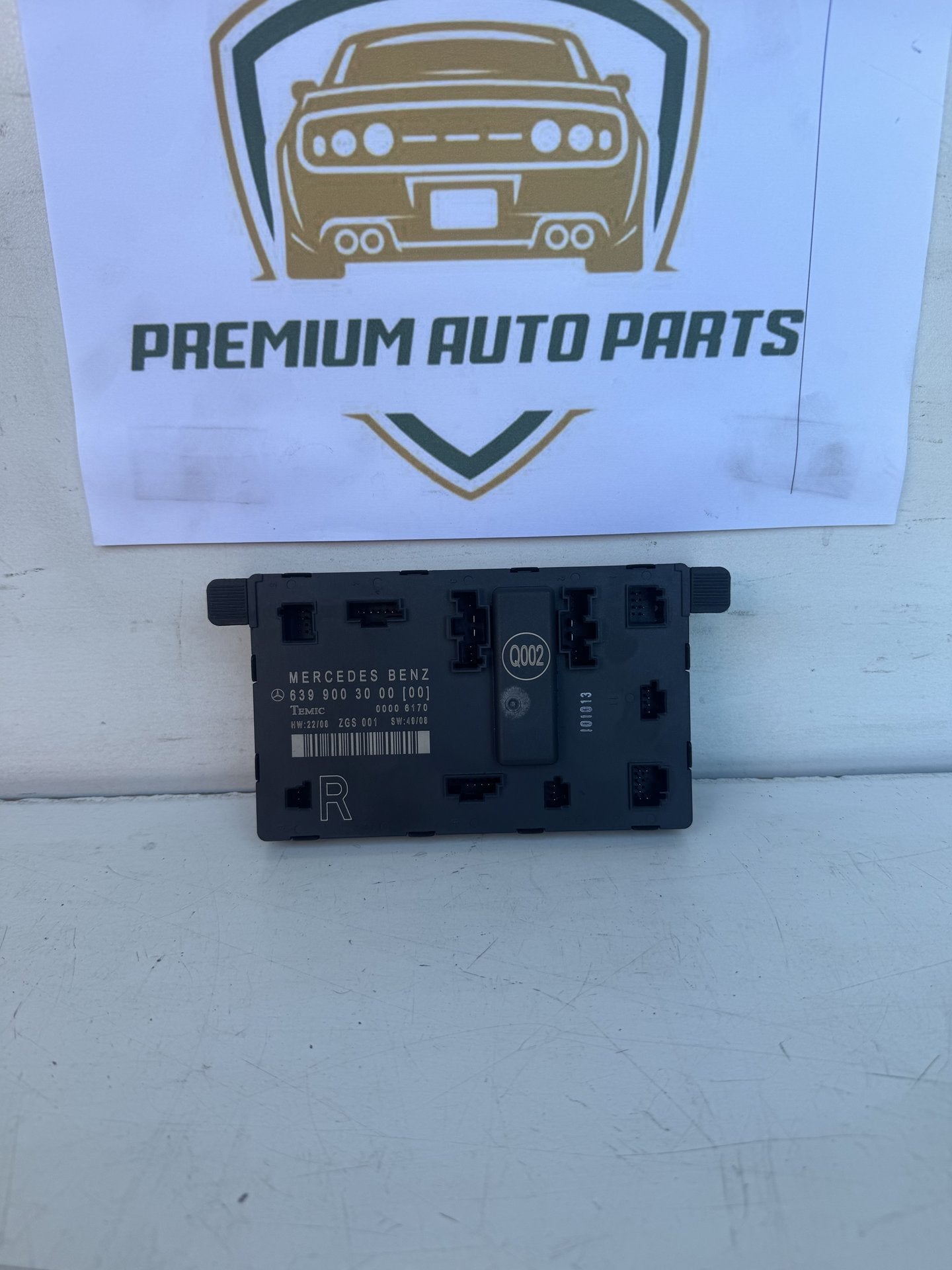 2011  V-Class W639 Right Front Door Control Module