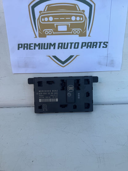 2011  V-Class W639 Right Front Door Control Module