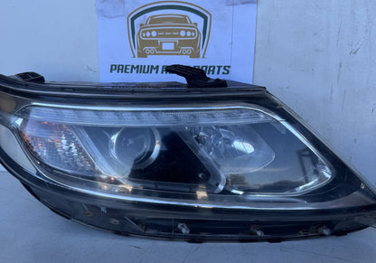 2014 Kia Sorento XM Station Wagon Right Headlight