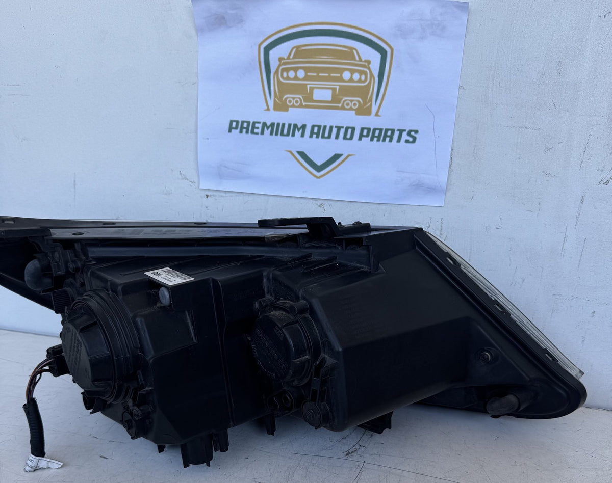 2013 Kia Sorento XM Station Wagon Left Headlight L009G5900GV