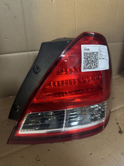 Honda Odyssey - Right Taillight