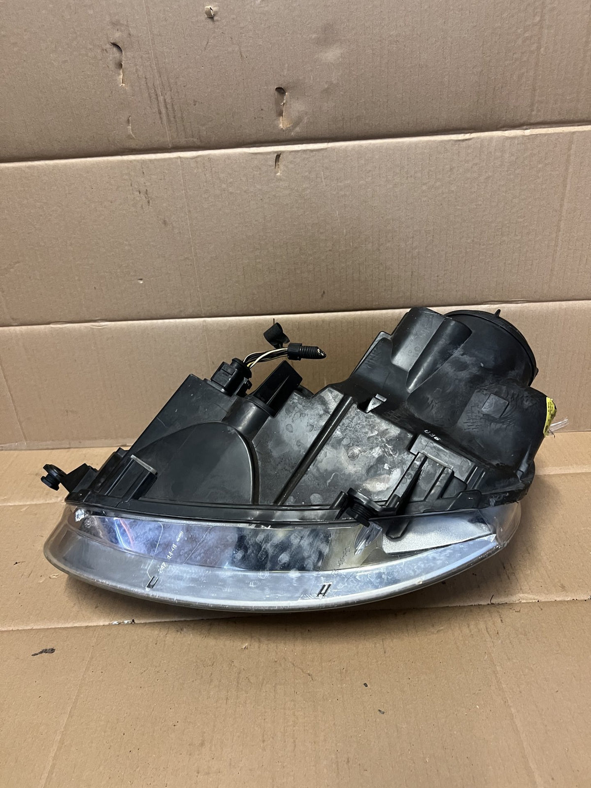 2005 Volkswagen Golf - Right Headlight