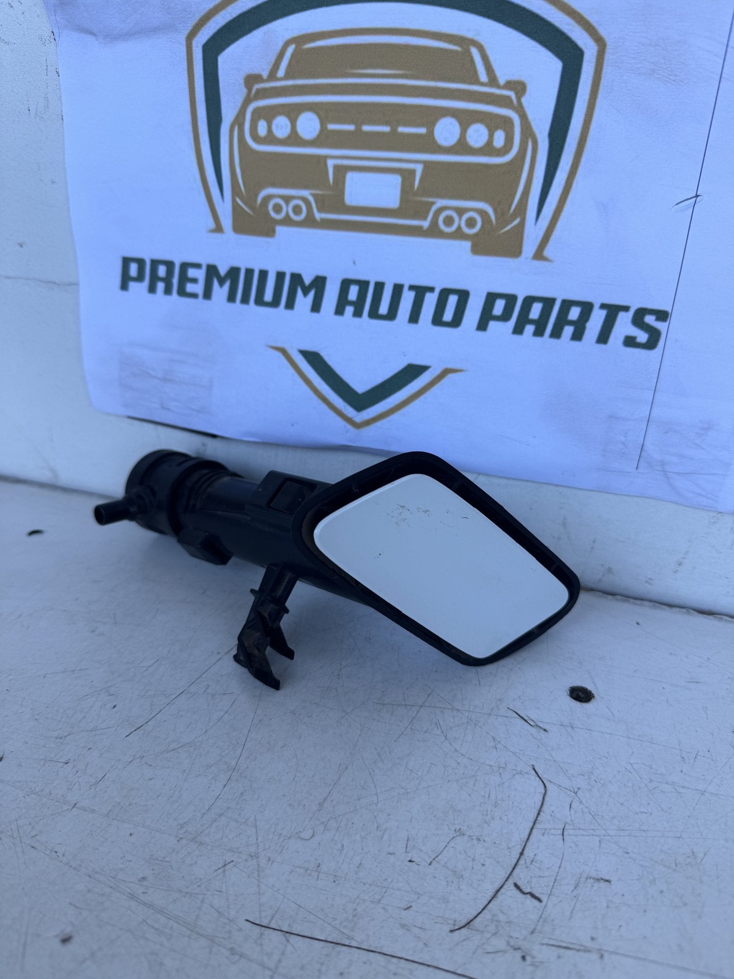 2016 Volkswagen Touareg Station Wagon Left Headlight Washer Jet
