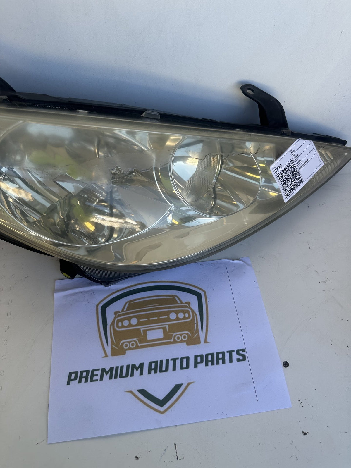 2005 Toyota Tarago R30 Station Wagon Right Headlight KOITO 28-163