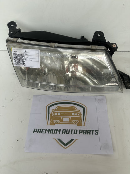 2000-2006 Toyota Avalon X10 Sedan Right Headlight 81150-YF010