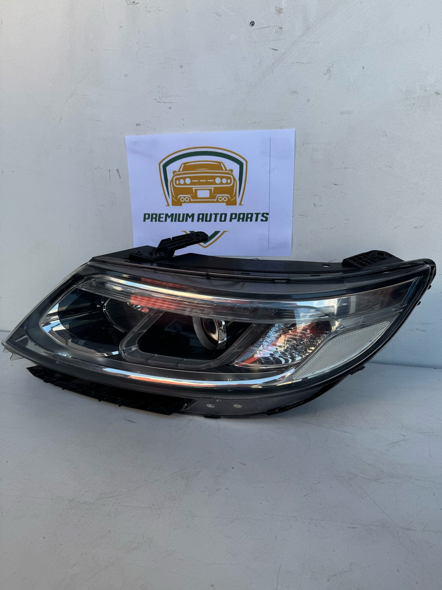 2012 Kia Sorento Station Wagon Left Headlight 92101-2P590