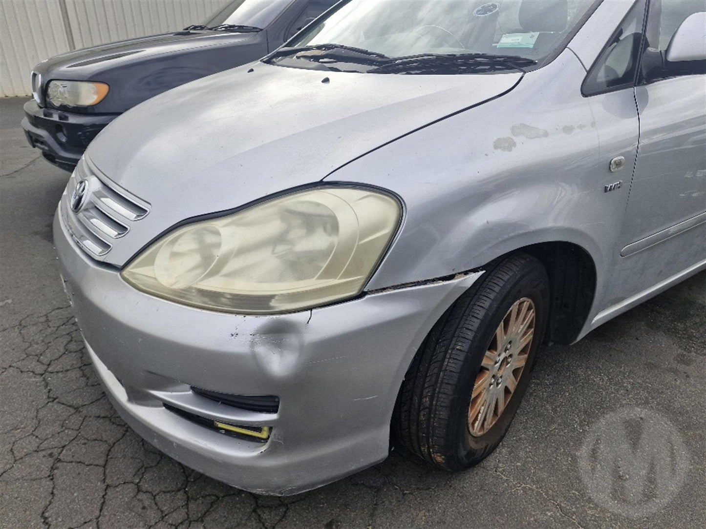 2004 Toyota Avensis