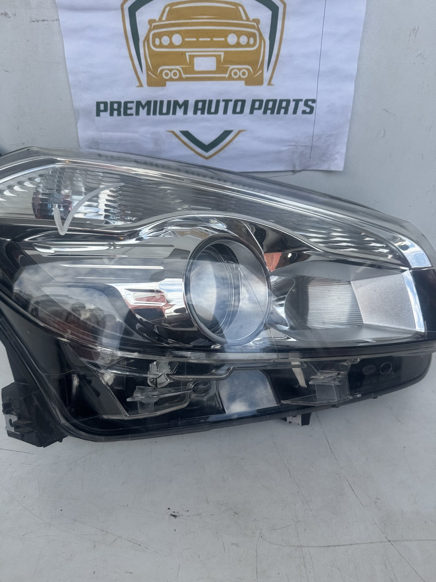 2010   Right Headlight