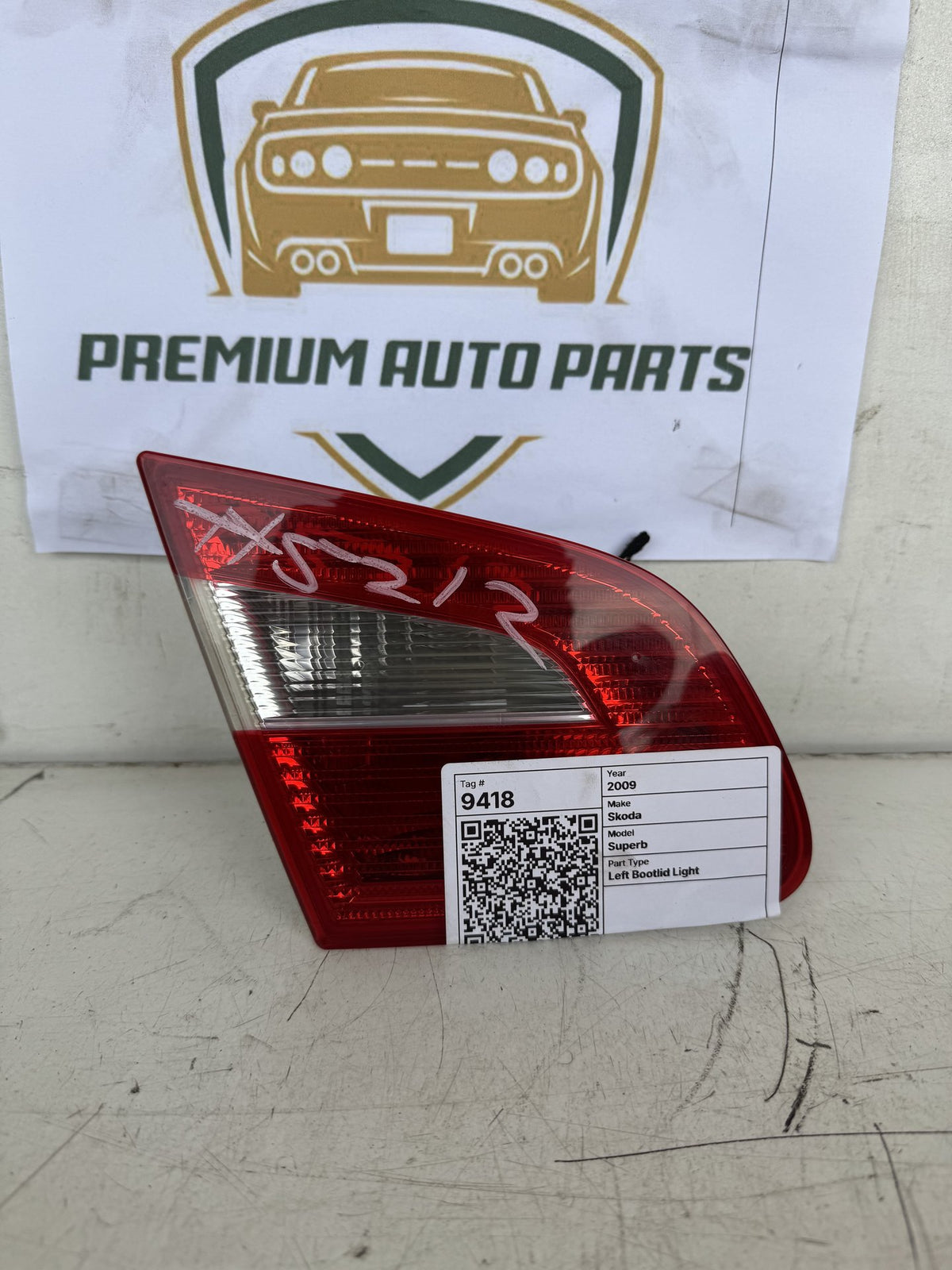2009 Skoda Superb Sedan Left Bootlid Light