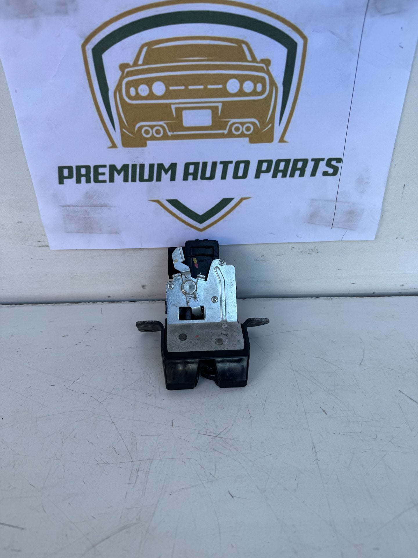 2014  GD Tailgate Lock Actuator