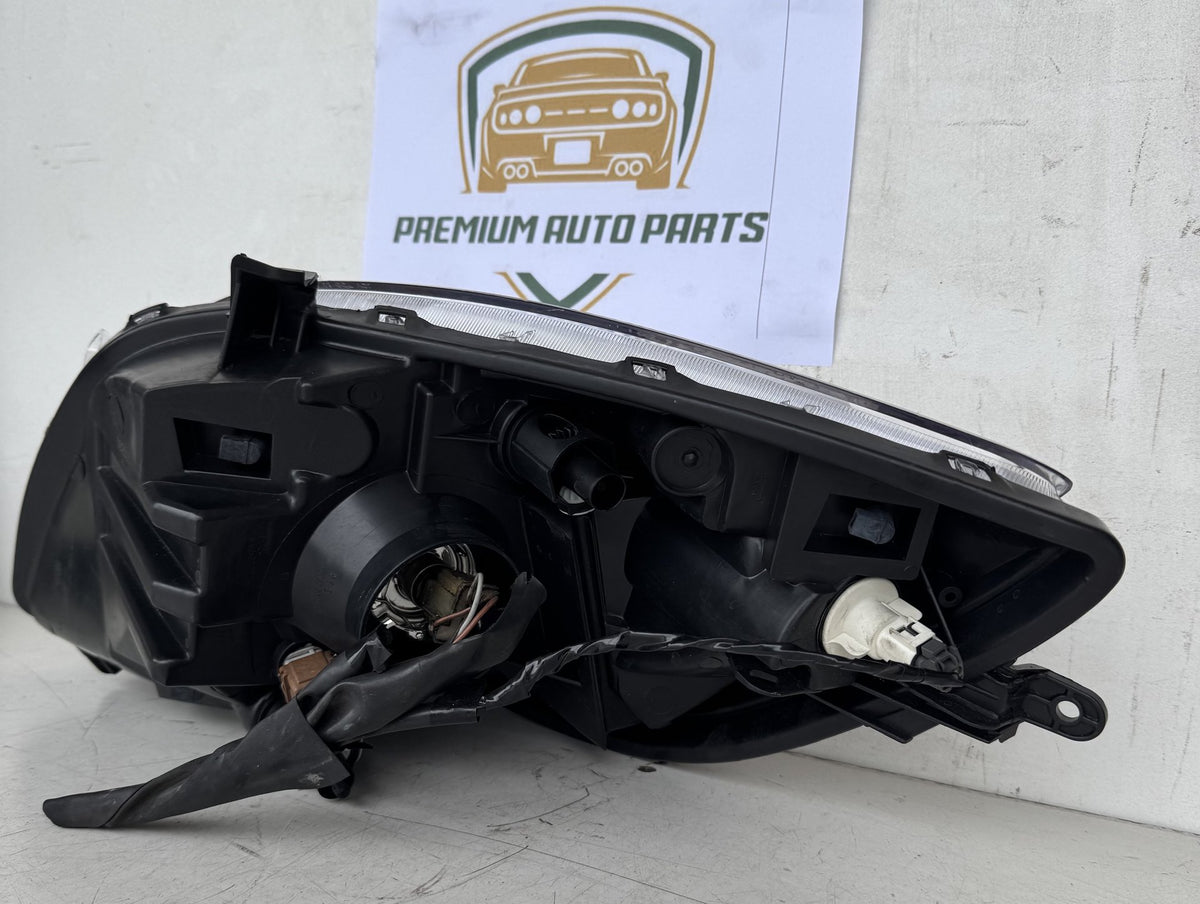 2006 Toyota Yaris Right Headlight 09252510