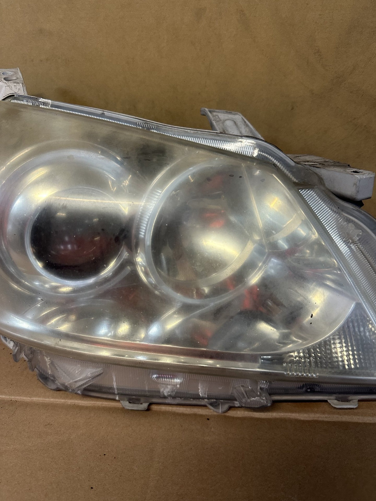 2007 Toyota Aurion - Right Headlight