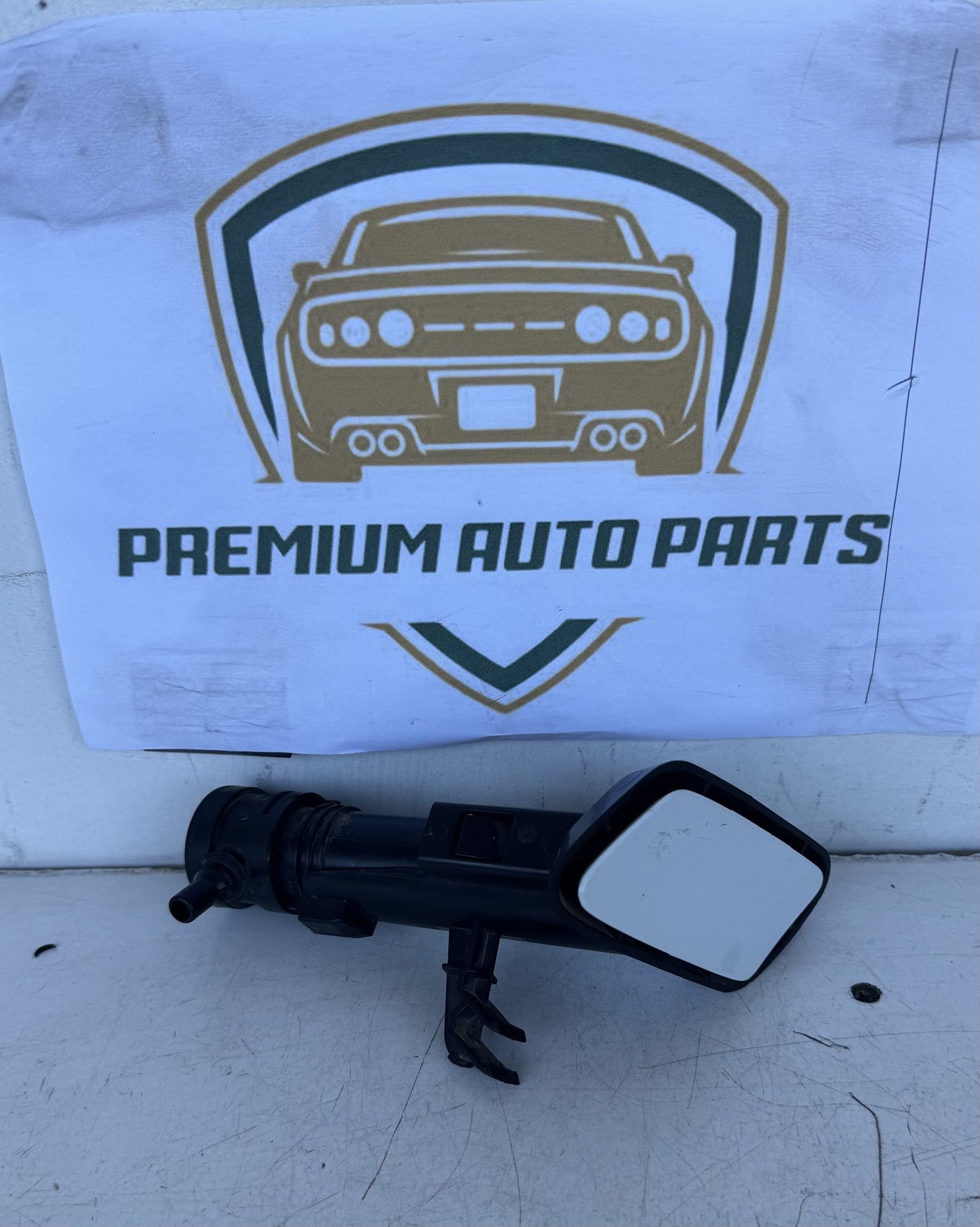 2016 Volkswagen Touareg Station Wagon Left Headlight Washer Jet