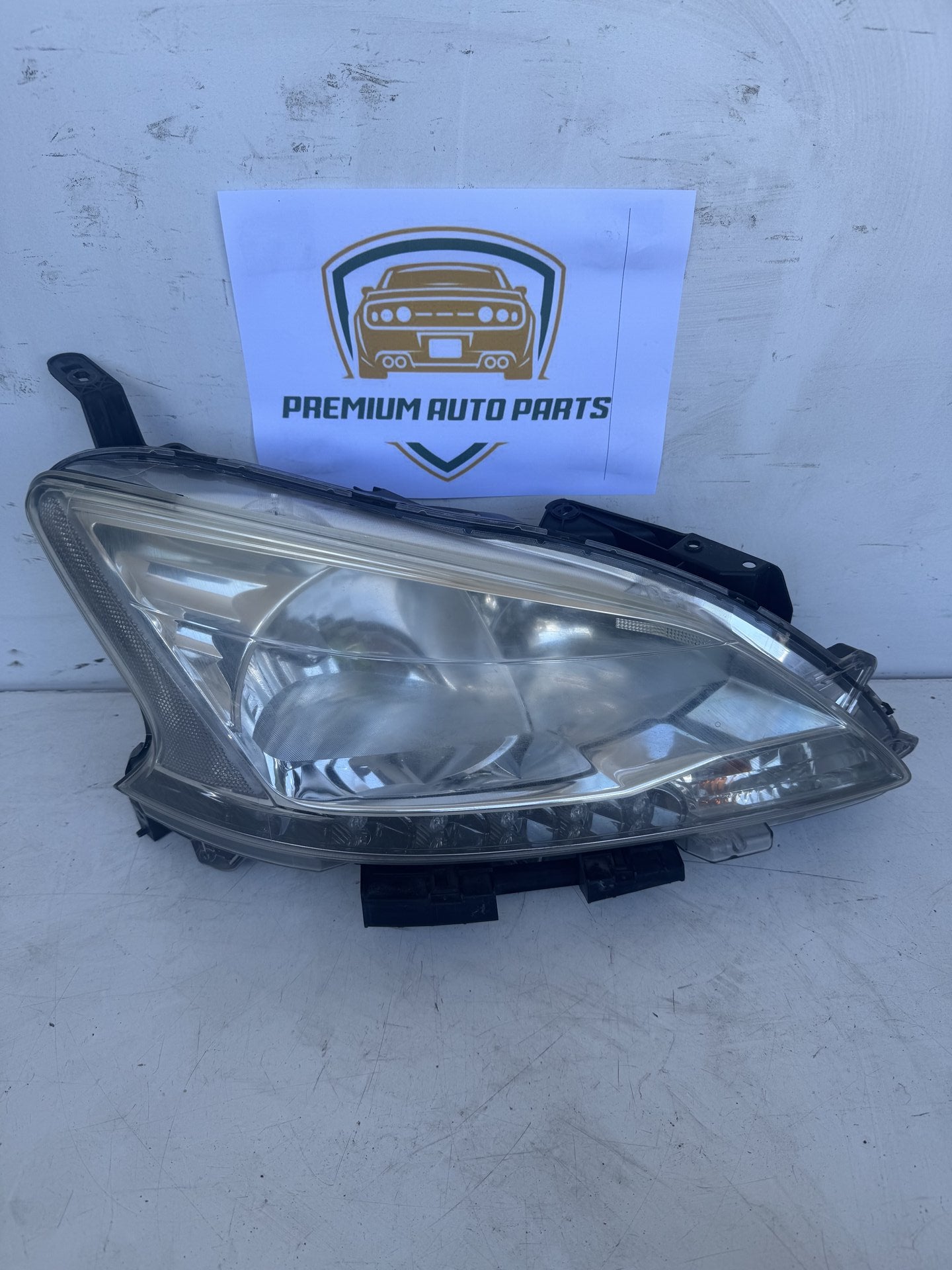 2014 Nissan Pulsar B17 Sedan Right Headlight STANLEY W0610R