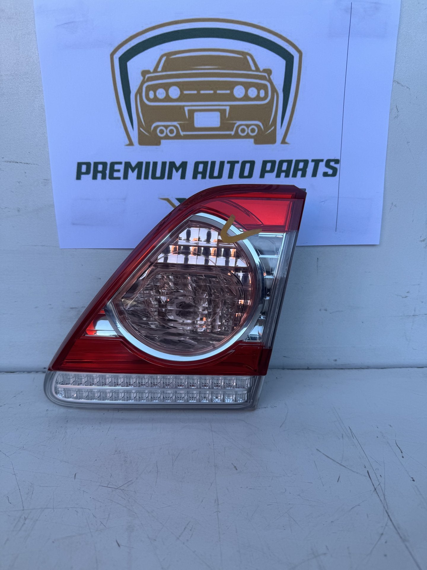 2010  E150 Right Bootlid Light