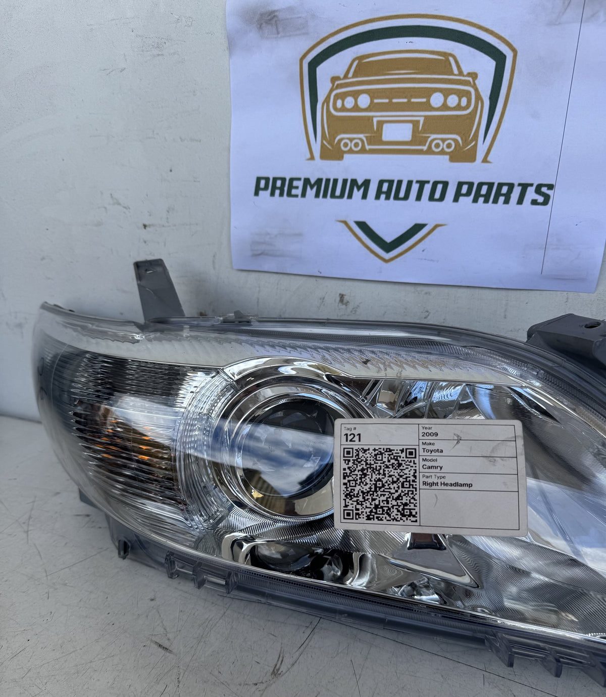 2009 Toyota Camry - Right Headlight