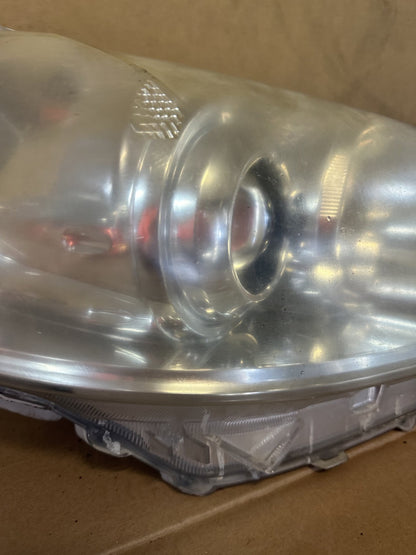 2007 Toyota Aurion - Right Headlight