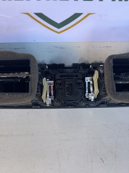 2020   Dash Air Vent Centre