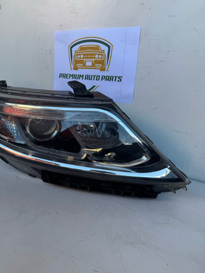 2012 Kia Sorento Station Wagon Right Headlight 92102-2PXXX