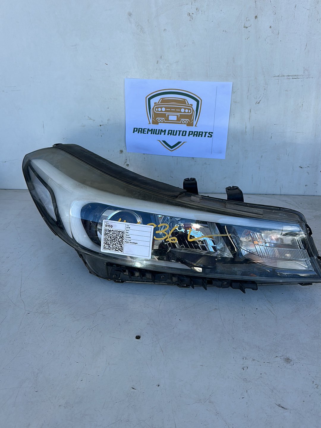 2016 Kia Cerato YD Hatchback Right Headlight