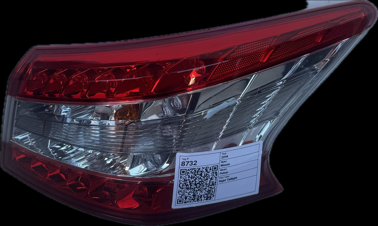 2014 Nissan Pulsar B17 Sedan Right Taillight