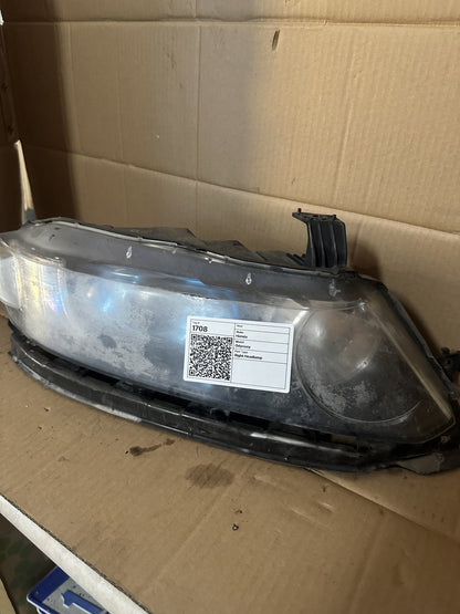 Honda Odyssey - Right Headlight