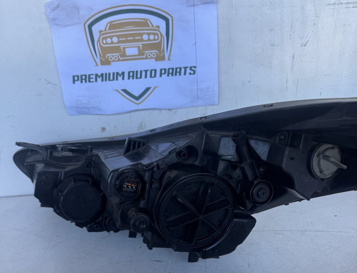 2013 Hyundai Elantra MD Sedan Right Headlight