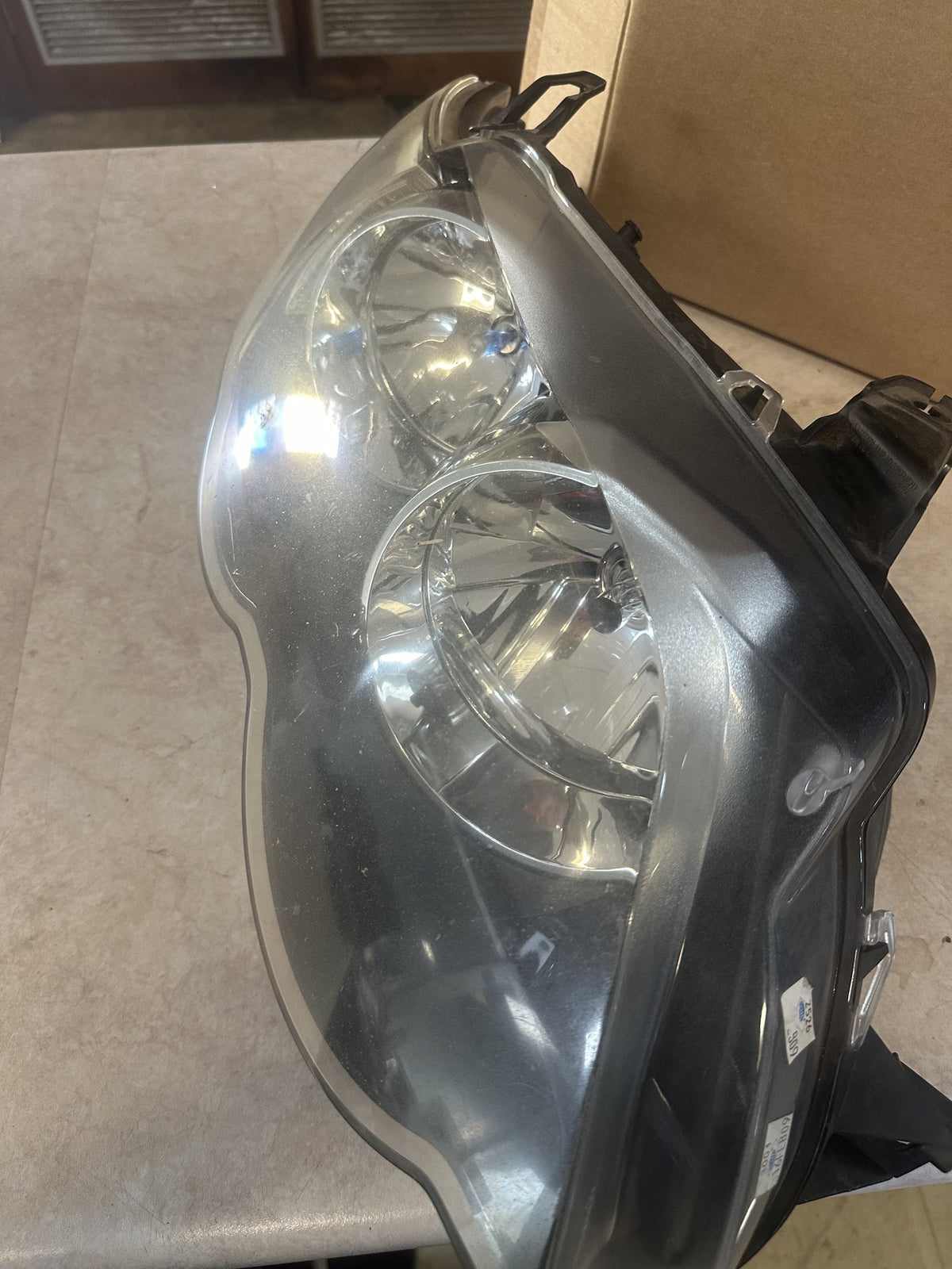 2009 Ford Falcon Right Headlight 2913005